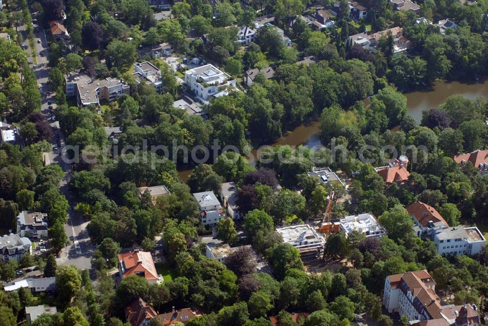 Berlin from the bird's eye view: Blick auf das Wohnneubaubaufeld der PREMIER Wohnbau an der Delbrückstrasse in Berlin-Steglitz an der Hundekehle.