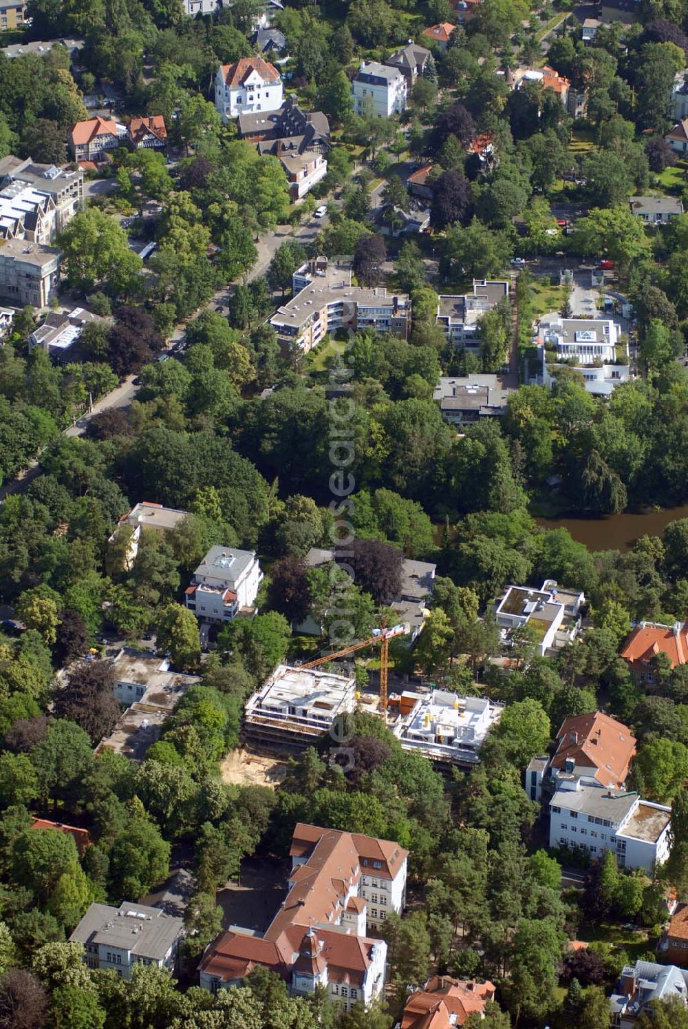 Berlin from above - Blick auf das Wohnneubaubaufeld der PREMIER Wohnbau an der Delbrückstrasse in Berlin-Steglitz an der Hundekehle.