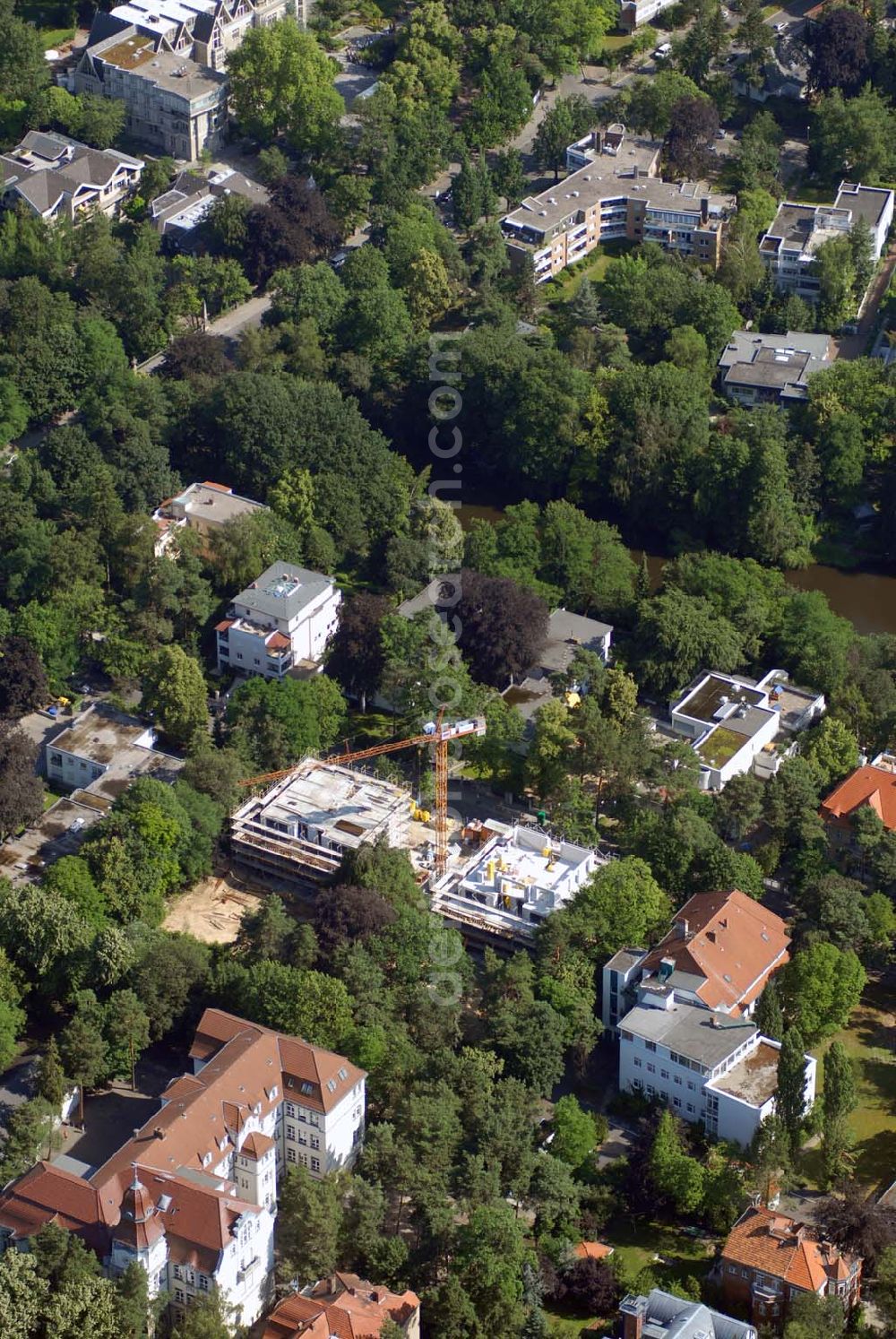 Aerial image Berlin - Blick auf das Wohnneubaubaufeld der PREMIER Wohnbau an der Delbrückstrasse in Berlin-Steglitz an der Hundekehle.