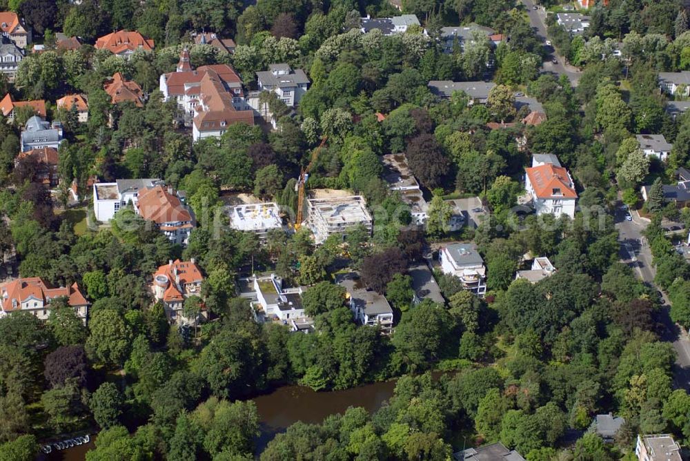 Aerial image Berlin - Blick auf das Wohnneubaubaufeld der PREMIER Wohnbau an der Delbrückstrasse in Berlin-Steglitz an der Hundekehle.