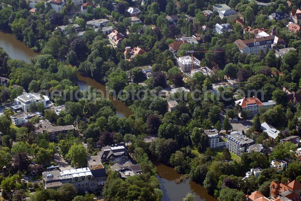 Aerial image Berlin - Blick auf das Wohnneubaubaufeld der PREMIER Wohnbau an der Delbrückstrasse in Berlin-Steglitz an der Hundekehle.