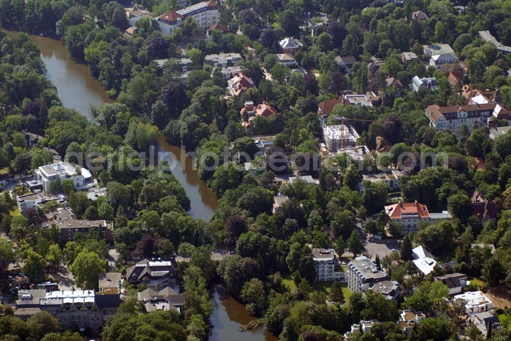 Aerial photograph Berlin - Blick auf das Wohnneubaubaufeld der PREMIER Wohnbau an der Delbrückstrasse in Berlin-Steglitz an der Hundekehle.