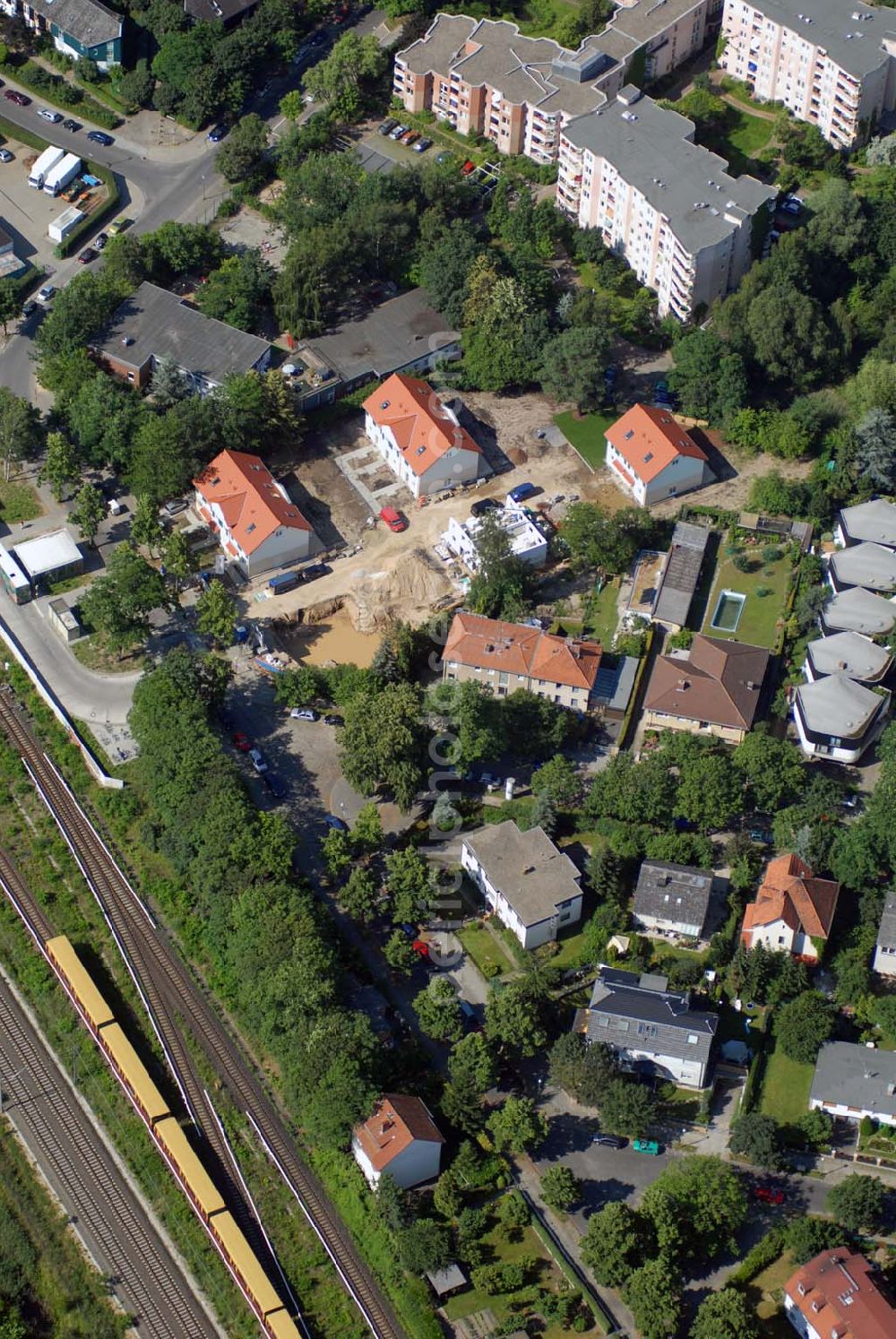 Aerial image Berlin - Blick auf das Wohnneubaubaufeld der PREMIER Wohnbau an der Fürstenstraße in Berlin-Lichterfelde