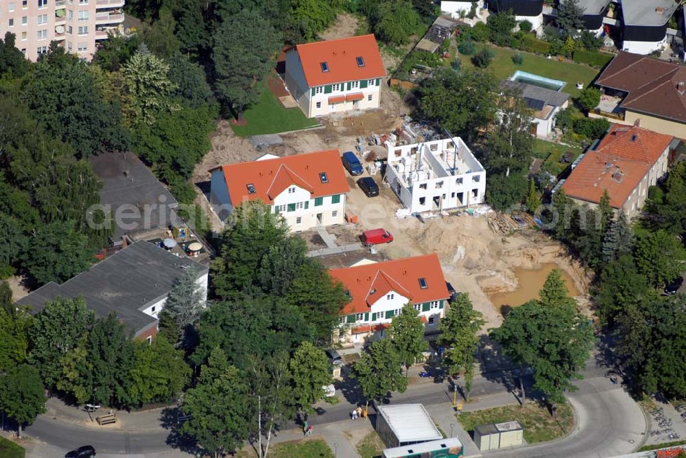 Aerial photograph Berlin - Blick auf das Wohnneubaubaufeld der PREMIER Wohnbau an der Fürstenstraße in Berlin-Lichterfelde