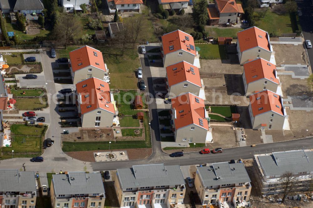 Berlin from above - Blick auf das Wohnneubaubaufeld der PREMIER Wohnbau am Werdohler Weg in 13570 Berlin Tegel