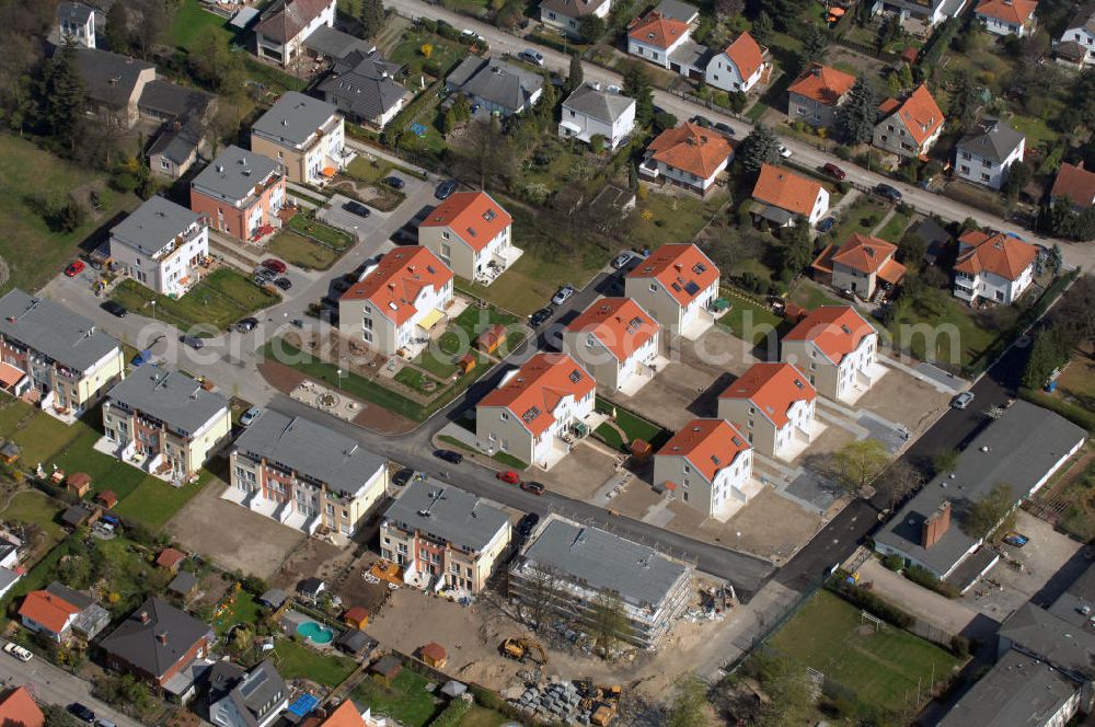 Berlin from above - Blick auf das Wohnneubaubaufeld der PREMIER Wohnbau am Werdohler Weg in 13570 Berlin Tegel