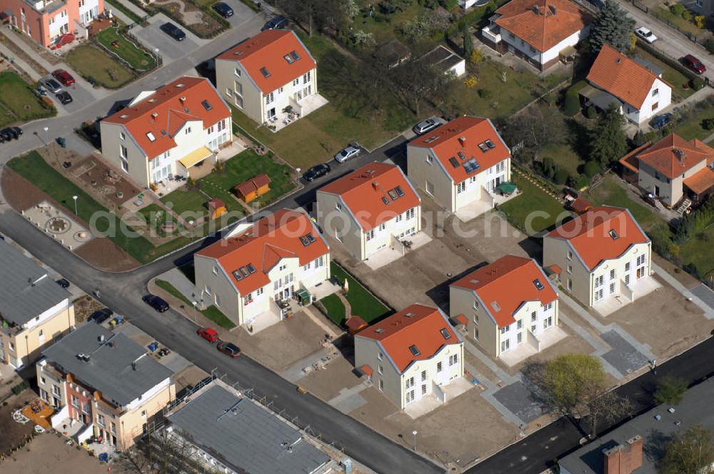 Berlin from the bird's eye view: Blick auf das Wohnneubaubaufeld der PREMIER Wohnbau am Werdohler Weg in 13570 Berlin Tegel