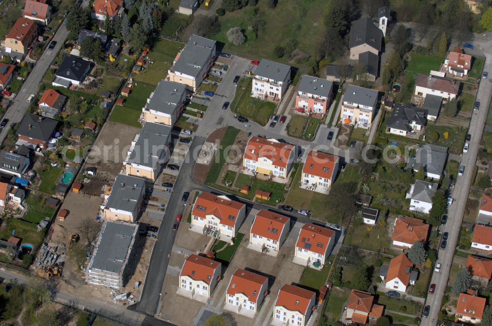 Berlin from above - Blick auf das Wohnneubaubaufeld der PREMIER Wohnbau am Werdohler Weg in 13570 Berlin Tegel