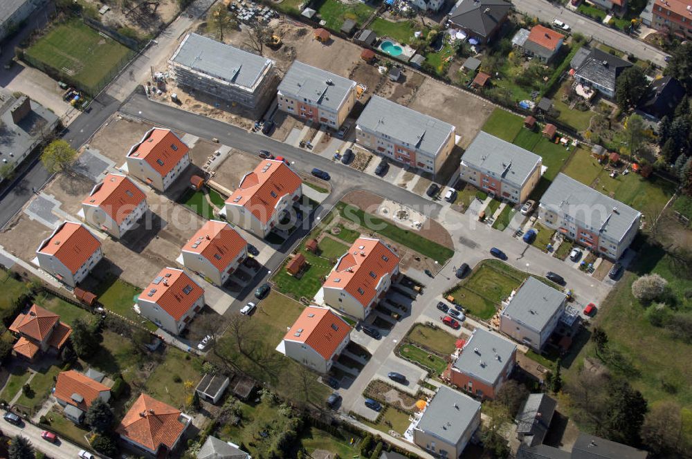 Aerial photograph Berlin - Blick auf das Wohnneubaubaufeld der PREMIER Wohnbau am Werdohler Weg in 13570 Berlin Tegel