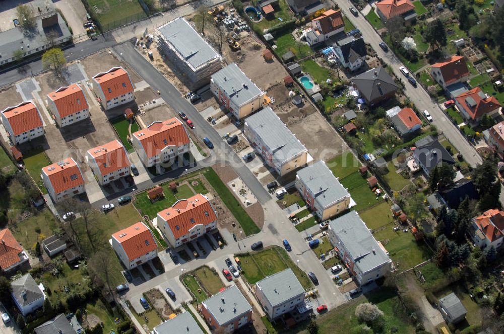 Berlin from above - Blick auf das Wohnneubaubaufeld der PREMIER Wohnbau am Werdohler Weg in 13570 Berlin Tegel