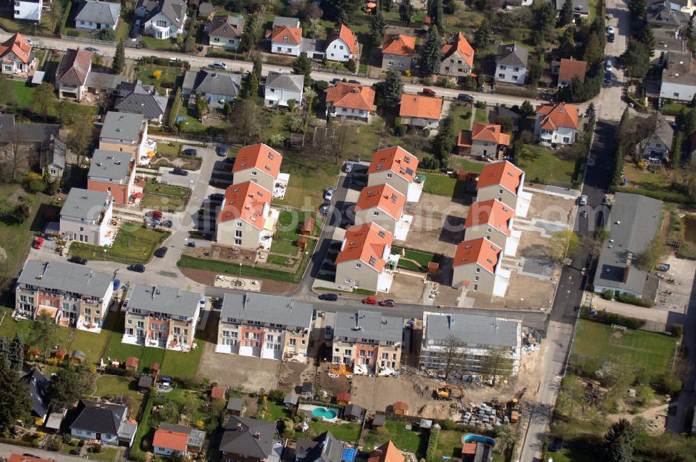 Aerial photograph Berlin - Blick auf das Wohnneubaubaufeld der PREMIER Wohnbau am Werdohler Weg in 13570 Berlin Tegel