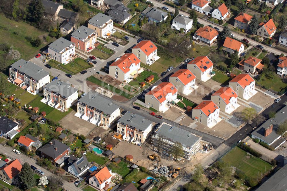 Berlin from above - Blick auf das Wohnneubaubaufeld der PREMIER Wohnbau am Werdohler Weg in 13570 Berlin Tegel