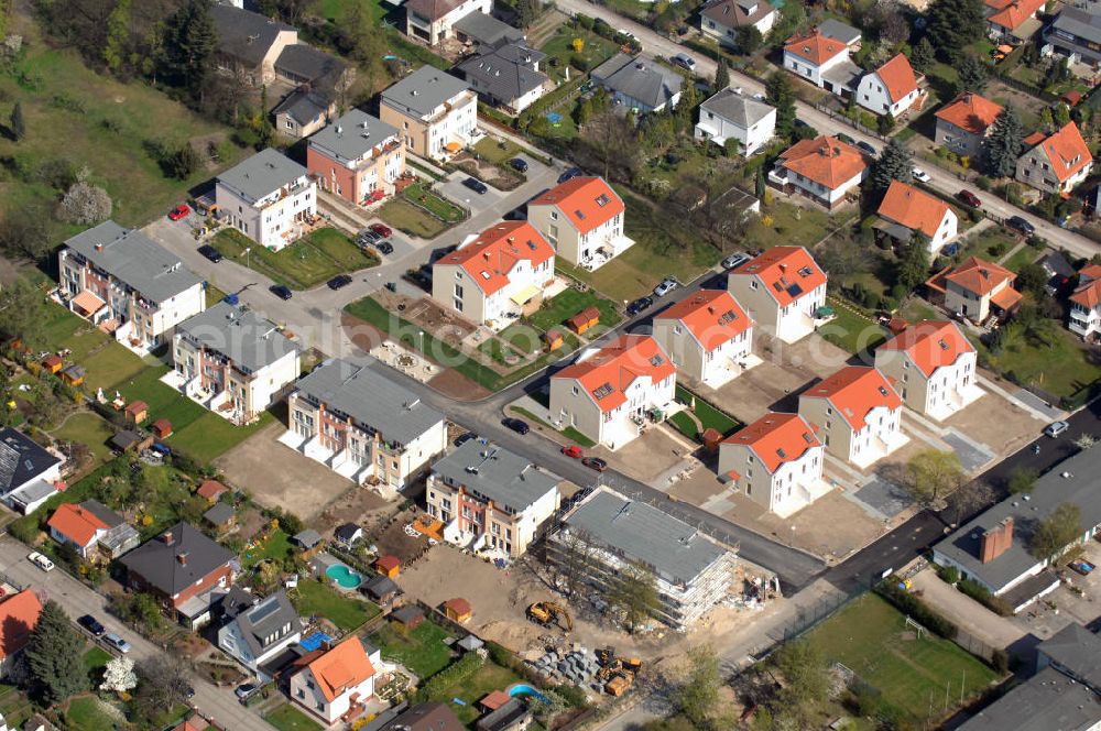 Berlin from the bird's eye view: Blick auf das Wohnneubaubaufeld der PREMIER Wohnbau am Werdohler Weg in 13570 Berlin Tegel