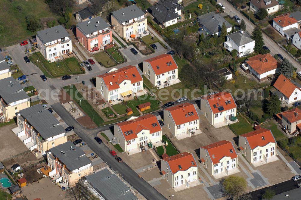 Aerial image Berlin - Blick auf das Wohnneubaubaufeld der PREMIER Wohnbau am Werdohler Weg in 13570 Berlin Tegel