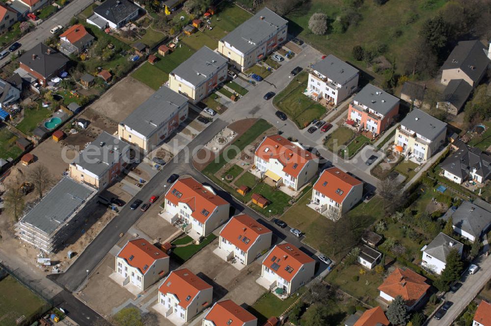 Aerial image Berlin - Blick auf das Wohnneubaubaufeld der PREMIER Wohnbau am Werdohler Weg in 13570 Berlin Tegel