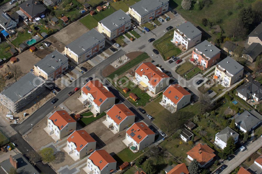 Aerial photograph Berlin - Blick auf das Wohnneubaubaufeld der PREMIER Wohnbau am Werdohler Weg in 13570 Berlin Tegel