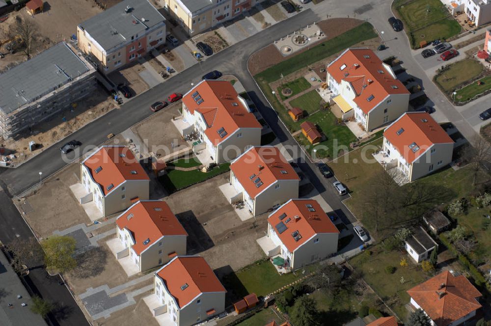 Berlin from above - Blick auf das Wohnneubaubaufeld der PREMIER Wohnbau am Werdohler Weg in 13570 Berlin Tegel