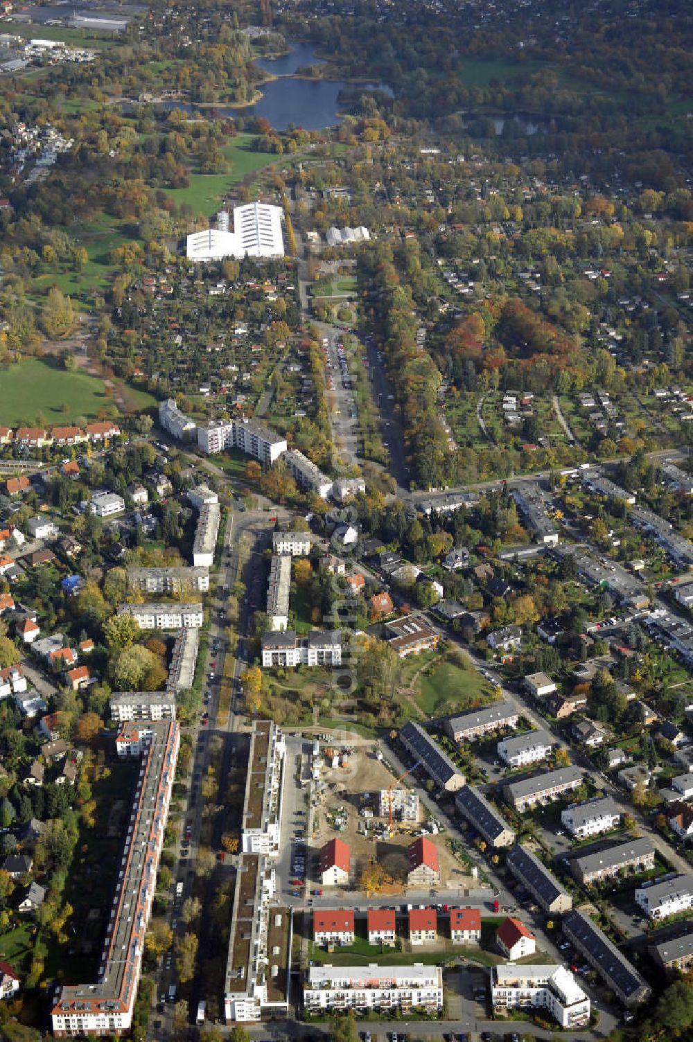 Berlin from the bird's eye view: Blick auf das Wohnneubaugebiet der cds Wohnbau Berlin GmbH an der Tauernallee / Im Lesachtal, Wetzmannweg, Quarzweg in 12107 Berlin-Mariendorf. cds Wohnbau Berlin GmbH, Reinhardtstraße 8 in 10117 BERLIN. berlin@cds-wohnbau.de