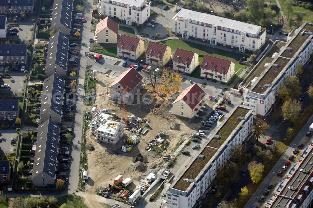 Berlin from above - Blick auf das Wohnneubaugebiet der cds Wohnbau Berlin GmbH an der Tauernallee / Im Lesachtal, Wetzmannweg, Quarzweg in 12107 Berlin-Mariendorf. cds Wohnbau Berlin GmbH, Reinhardtstraße 8 in 10117 BERLIN. berlin@cds-wohnbau.de