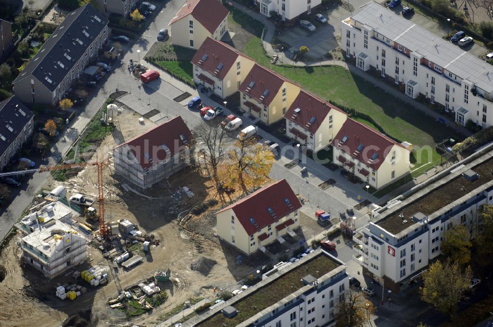 Berlin from the bird's eye view: Blick auf das Wohnneubaugebiet der cds Wohnbau Berlin GmbH an der Tauernallee / Im Lesachtal, Wetzmannweg, Quarzweg in 12107 Berlin-Mariendorf. cds Wohnbau Berlin GmbH, Reinhardtstraße 8 in 10117 BERLIN. berlin@cds-wohnbau.de