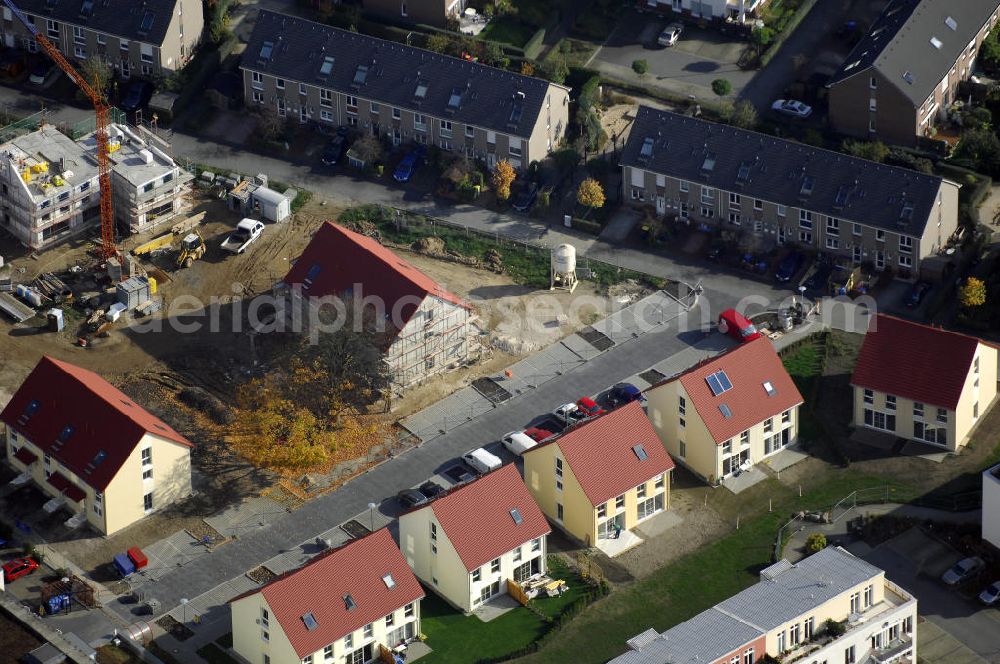 Berlin from above - Blick auf das Wohnneubaugebiet der cds Wohnbau Berlin GmbH an der Tauernallee / Im Lesachtal, Wetzmannweg, Quarzweg in 12107 Berlin-Mariendorf. cds Wohnbau Berlin GmbH, Reinhardtstraße 8 in 10117 BERLIN. berlin@cds-wohnbau.de