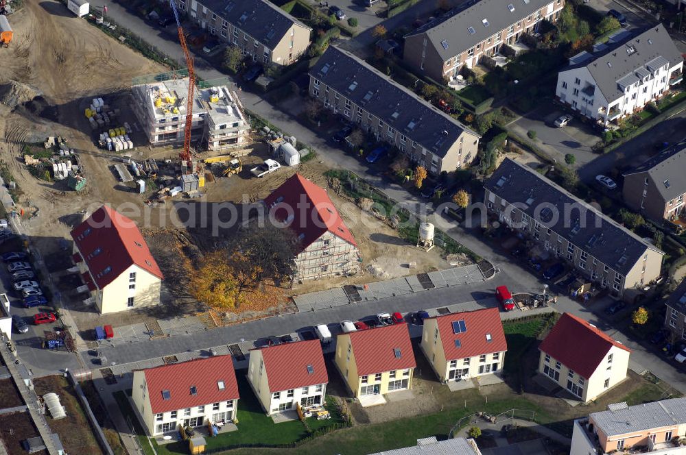 Aerial photograph Berlin - Blick auf das Wohnneubaugebiet der cds Wohnbau Berlin GmbH an der Tauernallee / Im Lesachtal, Wetzmannweg, Quarzweg in 12107 Berlin-Mariendorf. cds Wohnbau Berlin GmbH, Reinhardtstraße 8 in 10117 BERLIN. berlin@cds-wohnbau.de