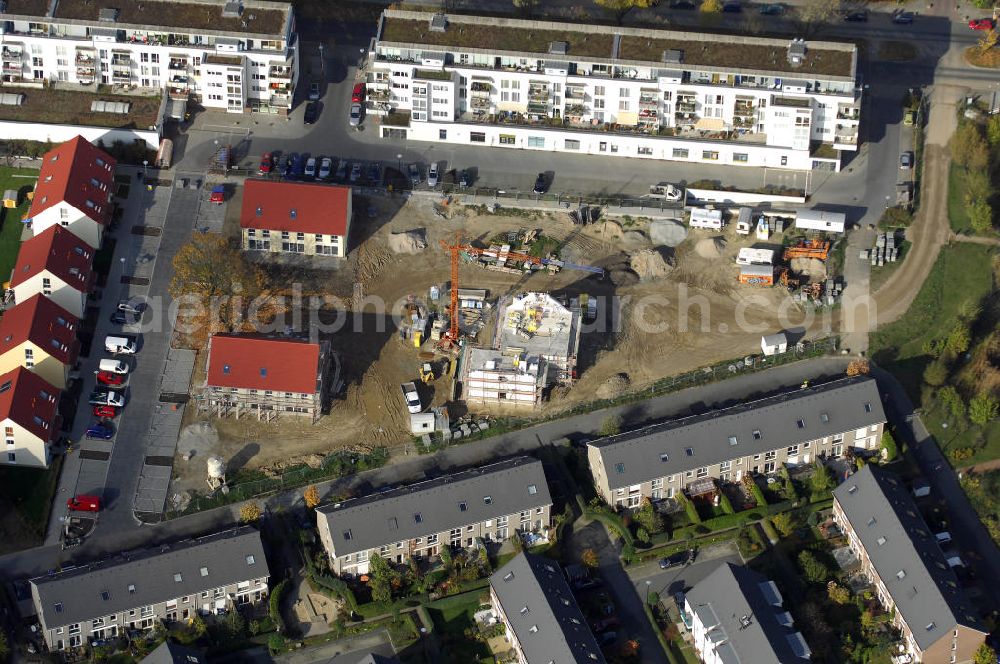 Berlin from above - Blick auf das Wohnneubaugebiet der cds Wohnbau Berlin GmbH an der Tauernallee / Im Lesachtal, Wetzmannweg, Quarzweg in 12107 Berlin-Mariendorf. cds Wohnbau Berlin GmbH, Reinhardtstraße 8 in 10117 BERLIN. berlin@cds-wohnbau.de