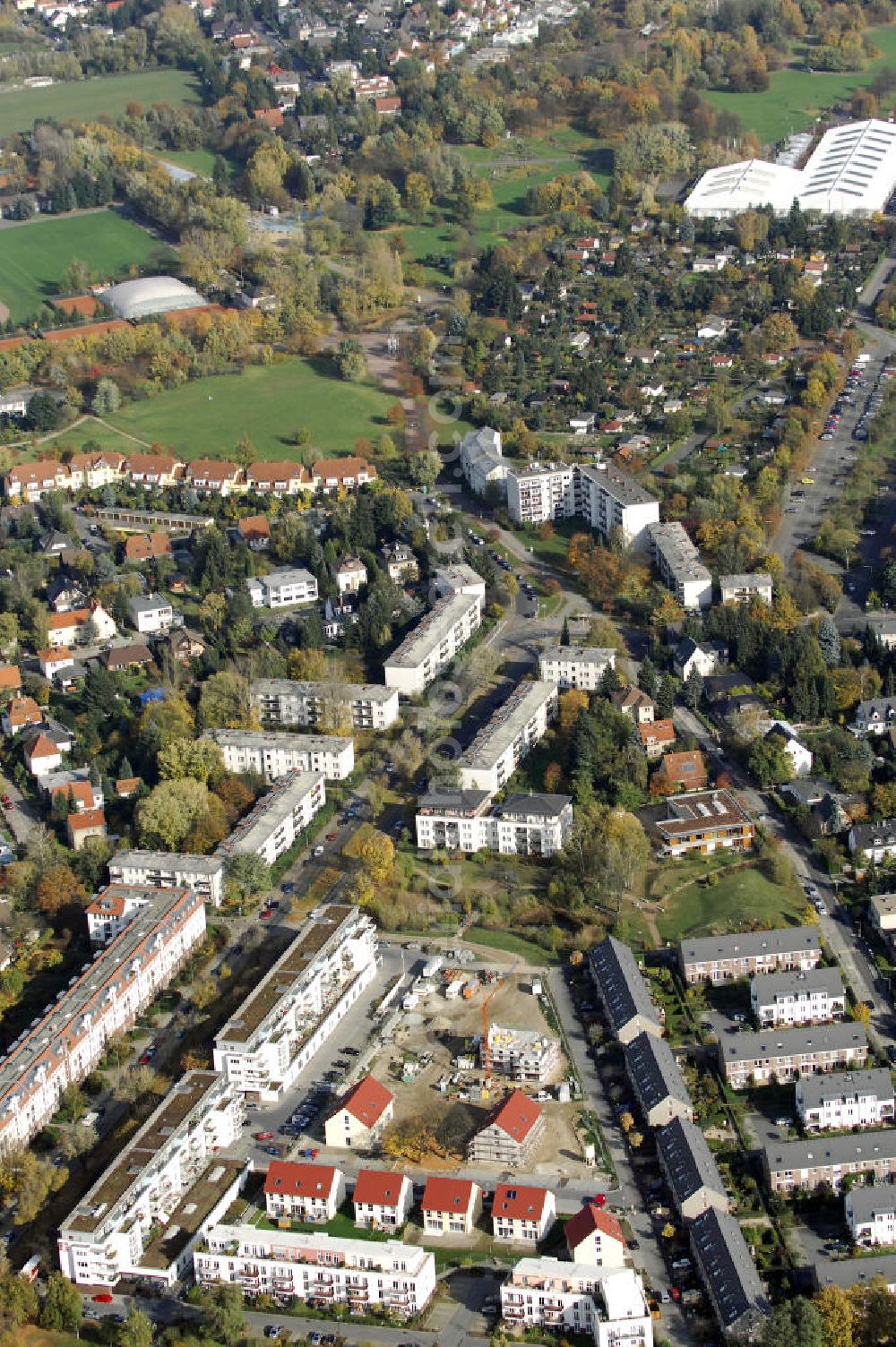 Aerial image Berlin - Blick auf das Wohnneubaugebiet der cds Wohnbau Berlin GmbH an der Tauernallee / Im Lesachtal, Wetzmannweg, Quarzweg in 12107 Berlin-Mariendorf. cds Wohnbau Berlin GmbH, Reinhardtstraße 8 in 10117 BERLIN. berlin@cds-wohnbau.de