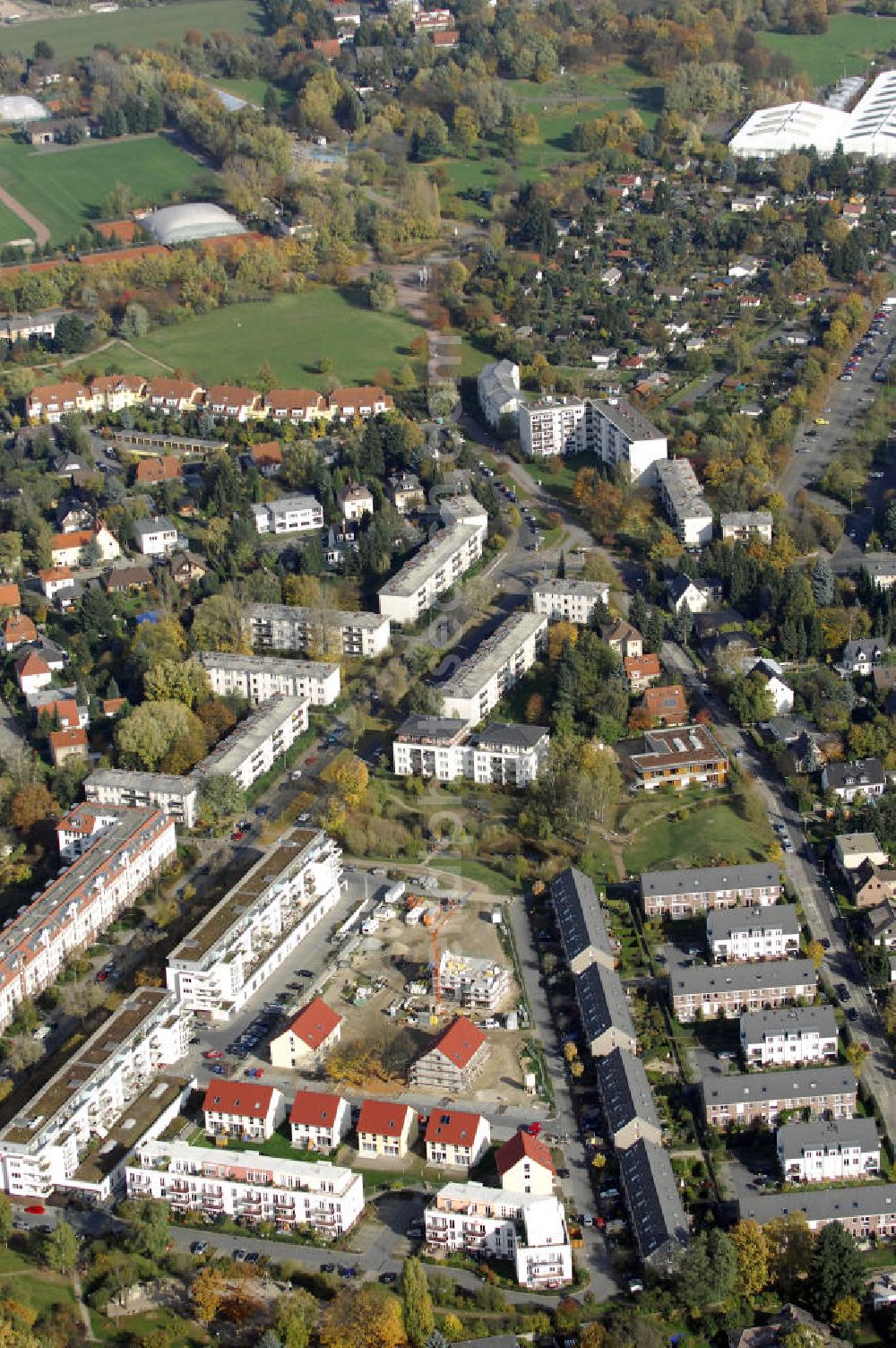 Aerial photograph Berlin - Blick auf das Wohnneubaugebiet der cds Wohnbau Berlin GmbH an der Tauernallee / Im Lesachtal, Wetzmannweg, Quarzweg in 12107 Berlin-Mariendorf. cds Wohnbau Berlin GmbH, Reinhardtstraße 8 in 10117 BERLIN. berlin@cds-wohnbau.de