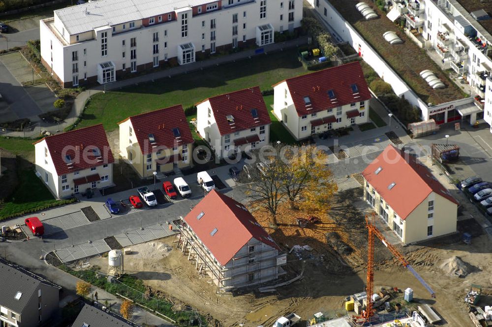 Berlin from the bird's eye view: Blick auf das Wohnneubaugebiet der cds Wohnbau Berlin GmbH an der Tauernallee / Im Lesachtal, Wetzmannweg, Quarzweg in 12107 Berlin-Mariendorf. cds Wohnbau Berlin GmbH, Reinhardtstraße 8 in 10117 BERLIN. berlin@cds-wohnbau.de