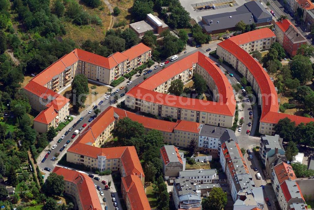 Köpenick from the bird's eye view: 11.07.2006,Köpenick,Blick auf eine Wohnsiedlung in Berlin im Stadteil Köpenick,Sie liegt zwischen der Seelenbinderstraße und Gelnitzerstraße,Freizeit- und Naherholungsgebiete sind vorhanden.