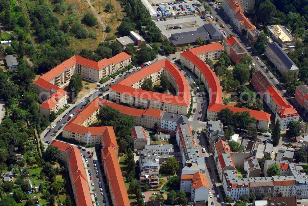 Aerial image Köpenick - 11.07.2006,Köpenick,Blick auf eine Wohnsiedlung in Berlin im Stadteil Köpenick,Sie liegt zwischen der Seelenbinderstraße und Gelnitzerstraße,Freizeit- und Naherholungsgebiete sind vorhanden.