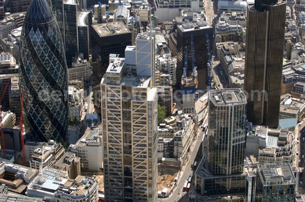 London from the bird's eye view: View of the Heron Tower skyscraper in London. The skyscraper with office space, which is also known as 110 Bishopsgate, is 202 meters high, making it the second-tallest building in London and the tallest building in the City of London. It is placed across from the skyscraper 30 St Mary Axe and was built from 2008 to 2011 under the direction of Heron International and under the planning of Kohn Pederson Fox Architects