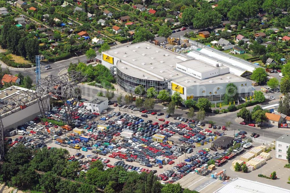 Aerial image Berlin - Blick auf den Zack Baumarkt und Gartendiscount in der Teilestrasse 34-38 in 12099 Berlin Tempelhof. Telefon: 030-757944-0 Fax: 030-757944-10