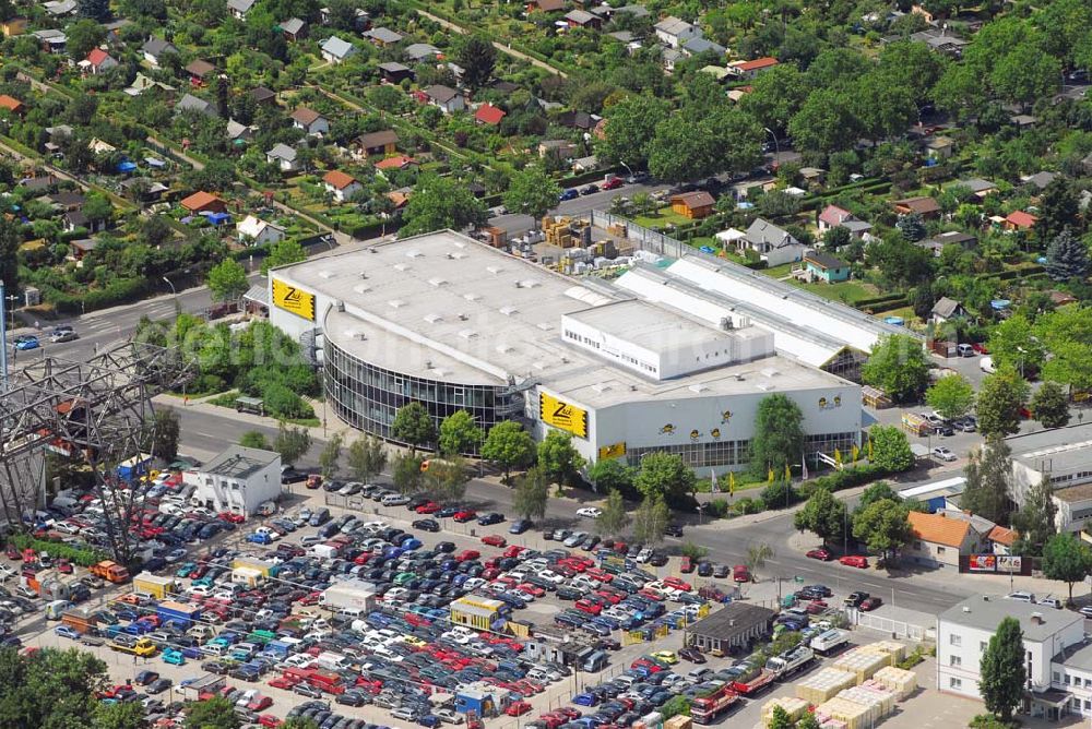 Berlin from above - Blick auf den Zack Baumarkt und Gartendiscount in der Teilestrasse 34-38 in 12099 Berlin Tempelhof. Telefon: 030-757944-0 Fax: 030-757944-10