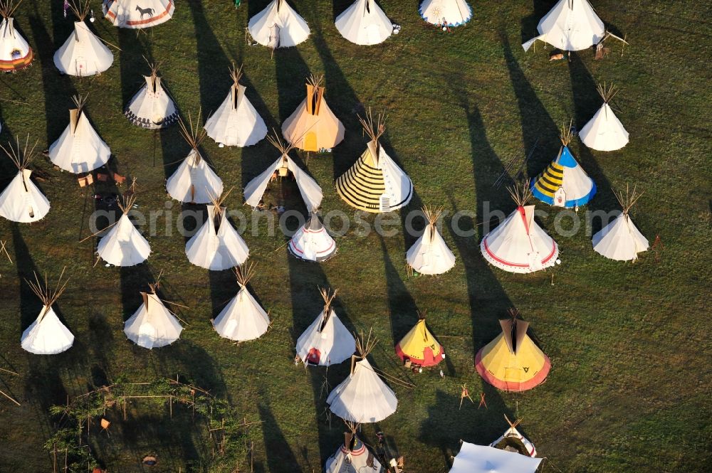 Aerial image Seddiner See - View of a tent camp in the district Kähnsdorf of the municipality Seddiner See in Brandenburg. The Indians meeting the Week found by the German Indianistikbund took place with about 1,000 Indians fans on a field. The participants ,who spent the nights in tipis, presented adjusted the lives of the Indians for ten days
