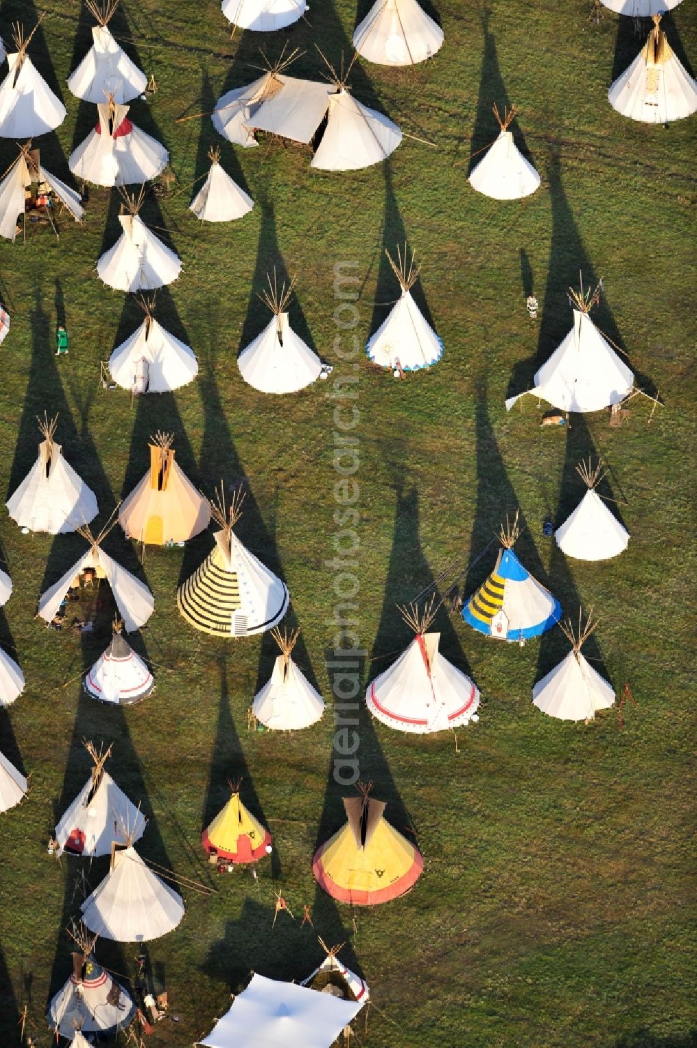 Aerial photograph Seddiner See - View of a tent camp in the district Kähnsdorf of the municipality Seddiner See in Brandenburg. The Indians meeting the Week found by the German Indianistikbund took place with about 1,000 Indians fans on a field. The participants ,who spent the nights in tipis, presented adjusted the lives of the Indians for ten days