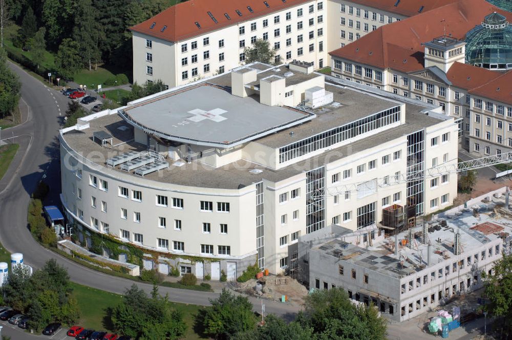 Aerial image Bad Berka - Blick auf die Zentralklinik Bad Berka in Thüringen. Sie liegt zehn Kilometer entfernt von Weimar und ist mit 1.300 Mitarbeitern der größte Arbeitgeber in der Region. Die Klinik wurde seit 1992 immer wieder modernisiert und teilweise erneuert. Die Anfänge der Klinik reichen bis 1898 zurück. Damals waren die Kapazitäten sehr gering und der Aufenthalt in der Heilstätte auf 13 Wochen begrenzt. Mit den Jahren wuchs die damalige Sophienheilstätte und so kam es, dass in den 50er Jahren eine neue Klinik geschaffen wurde, die sich nicht mehr nur der Behandlung von Tuberkulose widmet. Kontakt: Zentralklinik Bad Berka GmbH, Robert-Koch-Allee 9 99437 Bad Berka, Tel. +49(0)36458 50, Fax +49(0)36458 42180, Email: gf@zentralklinik-bad-berka.de