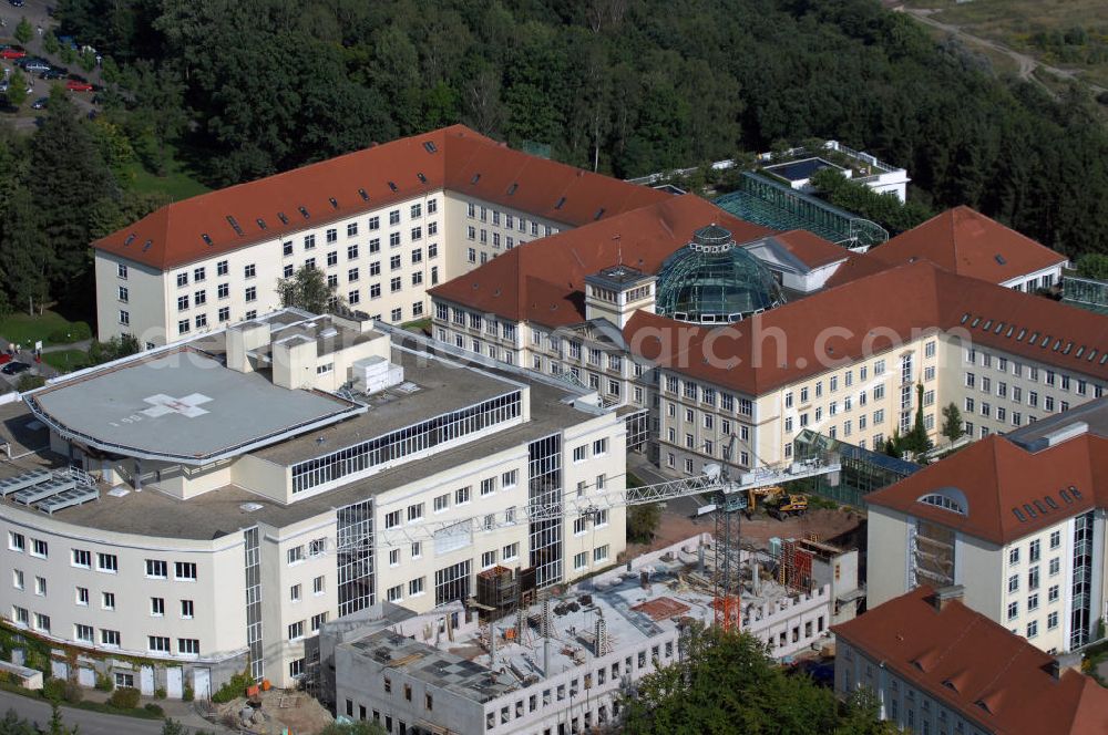 Aerial photograph Bad Berka - Blick auf die Zentralklinik Bad Berka in Thüringen. Sie liegt zehn Kilometer entfernt von Weimar und ist mit 1.300 Mitarbeitern der größte Arbeitgeber in der Region. Die Klinik wurde seit 1992 immer wieder modernisiert und teilweise erneuert. Die Anfänge der Klinik reichen bis 1898 zurück. Damals waren die Kapazitäten sehr gering und der Aufenthalt in der Heilstätte auf 13 Wochen begrenzt. Mit den Jahren wuchs die damalige Sophienheilstätte und so kam es, dass in den 50er Jahren eine neue Klinik geschaffen wurde, die sich nicht mehr nur der Behandlung von Tuberkulose widmet. Kontakt: Zentralklinik Bad Berka GmbH, Robert-Koch-Allee 9 99437 Bad Berka, Tel. +49(0)36458 50, Fax +49(0)36458 42180, Email: gf@zentralklinik-bad-berka.de