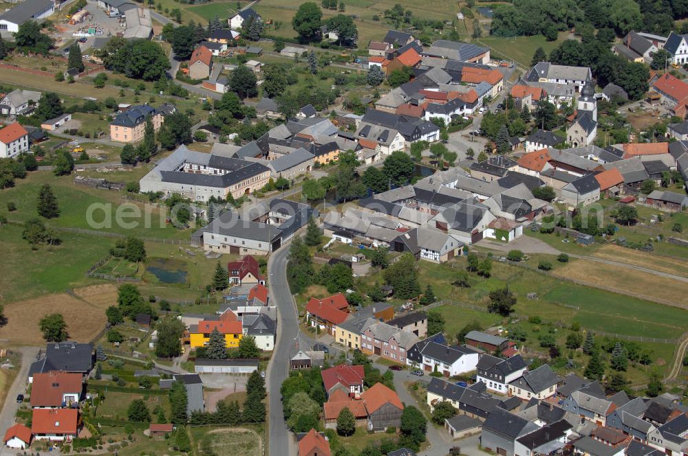 Zeulenroda-Triebes from above - Blick auf Zeulenroda-Triebes, Ortsteil Pahren. Er liegt etwa sechs Kilometer westlich des Stadtkerns von Zeulenroda. Die älteste urkundliche Erwähnung des Ortes stammt vom 28. Juni 1387. Eine geologische Besonderheit des Dorfes sind die Marmorvorkommen. So wurde in den Steinbrüchen der Pahrener Marmor gewonnen, dessen Farbskala von Schwarzblau über Rot bis Gelb reicht. Kontakt: Stadtverwaltung Zeulenroda-Triebes, Schäferstraße 2, 07950 Zeulenroda-Triebes, Tel. +49 (0)36622 76151, Fax +49 (0)36628 97395, EMail h.winkler@zeulenroda-triebes.de