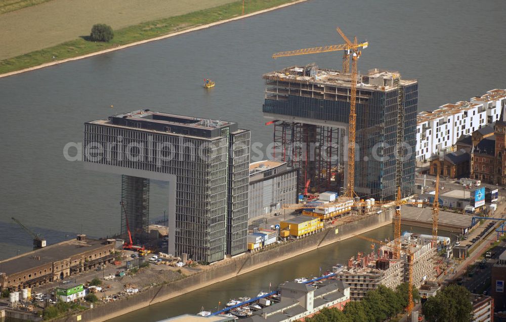 Aerial photograph Köln - Blick auf zwei der drei Kranhäuser am Kölner Rheinauhafen. Die Bürogebäude sind alle ca. 60 Meter hoch, 34 Meter breit und haben eine Länge von 70 Metern. Entworfen wurden sie vom Architekturbüro BRT Bothe Richter Teherani. Das mittlere Kranhaus, das Kranhaus1 (hier links im Bild), war das erste, der drei Bürohäuser, das gebaut wurde und setzte den Anstoß für das nördliche und südliche Kranhaus. Kontakt: BRT Bothe Richter Teherani Architekten, Oberbaumbrücke 1 20457 Hamburg Bürohaus Deichtor, Tel. +49(0)40 24842 0, Fax +49(0)40 24842 222, Email: office@brt.de