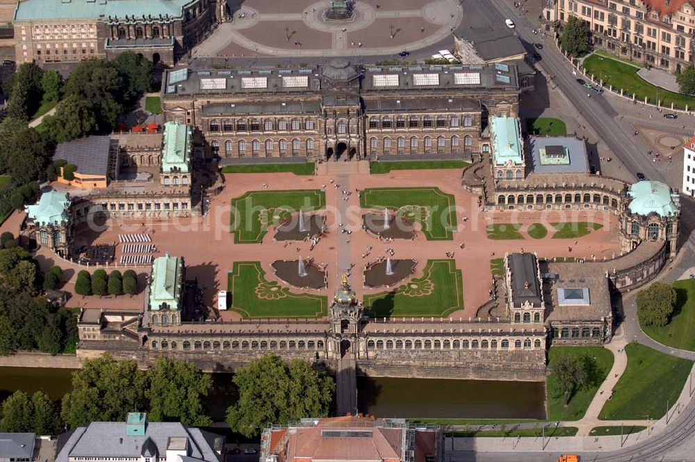 Aerial image Dresden - Der Dresdner Zwinger ist ein barockes Bauwerk in Dresden mit einer herausragenden Kunstsammlung, gelegen zwischen der Semperoper und dem Postplatz. Adresse: Theaterplatz 1, 01067 Dresden; Tel.: +49 (351) 4 91 46 01