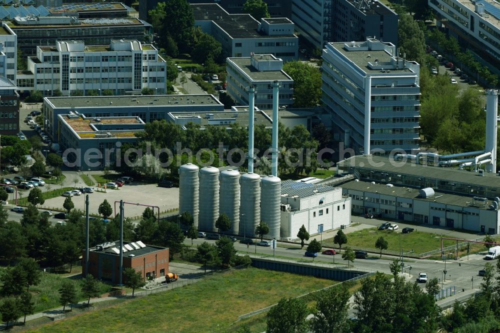 Aerial photograph Berlin - Blockkraftkraftwerk - regional heating plant of BTB Blockheizkraftwerk-Traeger- und Betreibergesellschaft mbH on Wegedornstrasse in the district of Adlershof in Berlin, Germany