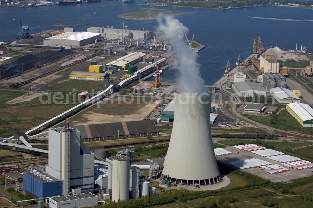 Rostock from above - Power station plants of the combined heat and power station - regional heat der KNG Kraftwerks- und Netzgesellschaft mbH on street Am Kuehlturm in Rostock in the state Mecklenburg - Western Pomerania