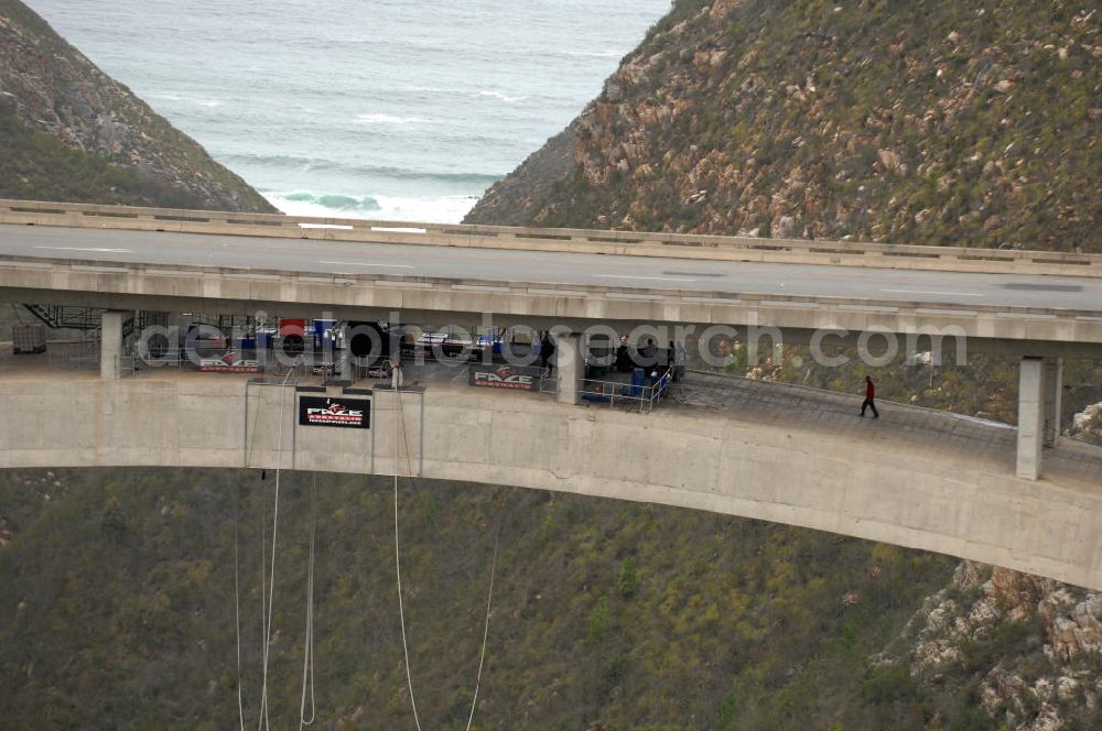 Aerial image Bloukrans - Blick auf die Bloukrans Brücke, einem weltbekanntem Zentrum für Bungy Jumping. The highest single span arch bridge in the world, the Bloukrans bridge, a wourld center for bungee junmping. The Bloukrans Bridge, at 216 meters high, offers Bungy jumping, the 200 m Flying Fox, and Bridge Walking tours.