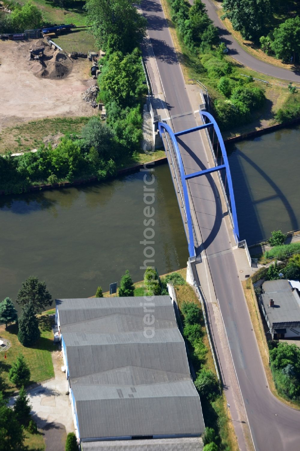 Aerial photograph Burg (bei Magdeburg) - Blumenthal bridge over the Elbe-Havel-Kanal in the North of the town of Burg (bei Magdeburg) in the state of Saxony-Anhalt. The distinct blue arc bridge spans the canal in the North of the town. The bridge is surrounded by a residential area on the edge of the town