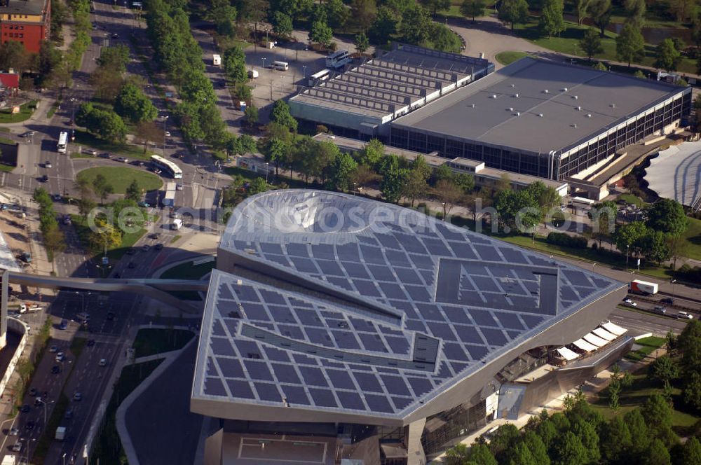 München from the bird's eye view: Blick auf die BMW-Welt in München. Der Doppelkegel ist eine Plattform für Ausstellungen und Veranstaltungen. Die Wendeltreppe, mit 60 Monitoren ausgestattet, versetzt den Doppelkegel in einen medialen Dom aus Licht und Ton. Kontakt: Email: infowelt@bmw-welt.com