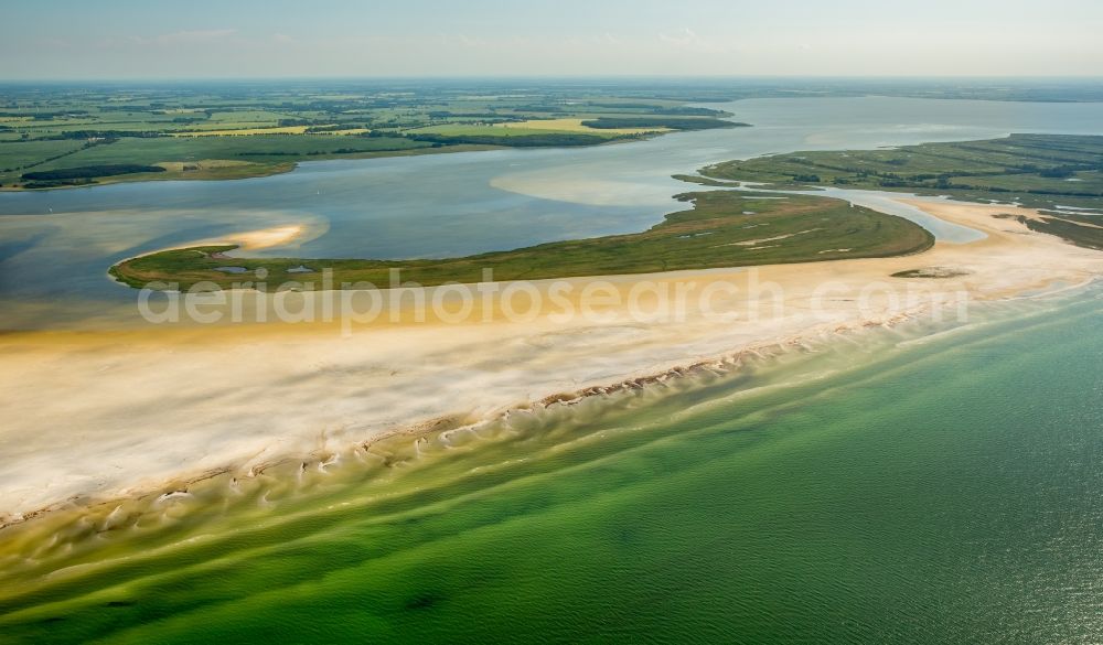 Aerial photograph Zingst - Coastline on the sandy beach of Baltic Sea in Zingst in the state Mecklenburg - Western Pomerania