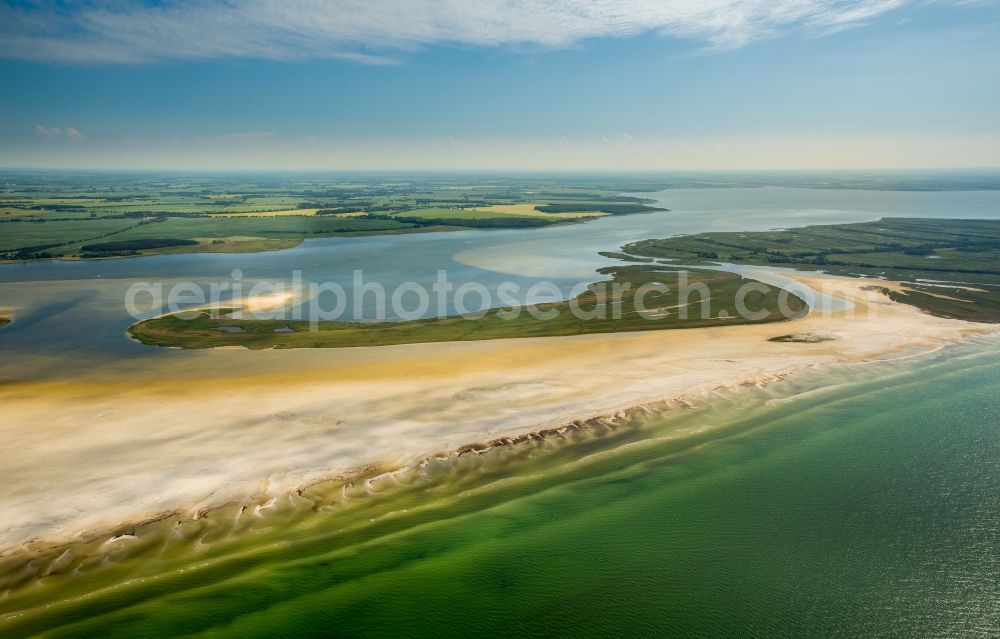 Zingst from the bird's eye view: Coastline on the sandy beach of Baltic Sea in Zingst in the state Mecklenburg - Western Pomerania