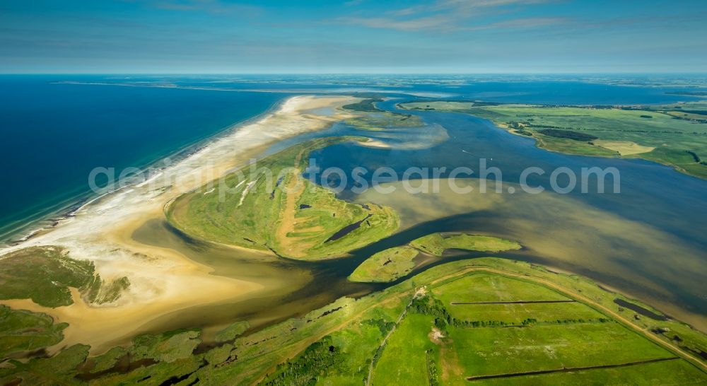 Aerial photograph Zingst - Coastline on the sandy beach of Baltic Sea in Zingst in the state Mecklenburg - Western Pomerania